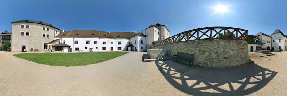 Nádvoří
