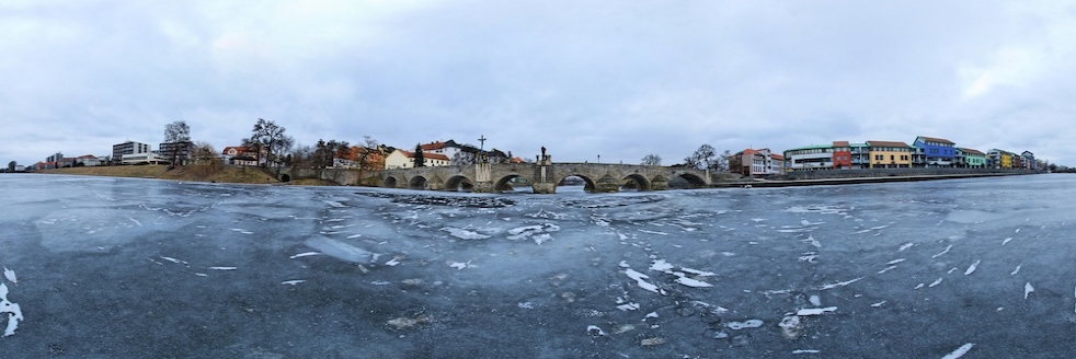 Zamrzlá řeka Otava