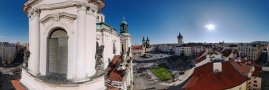 Před věží kostela Sv. Mikuláše