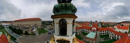 Před věží