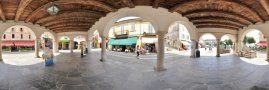 Piazza Mario Motta - arkády