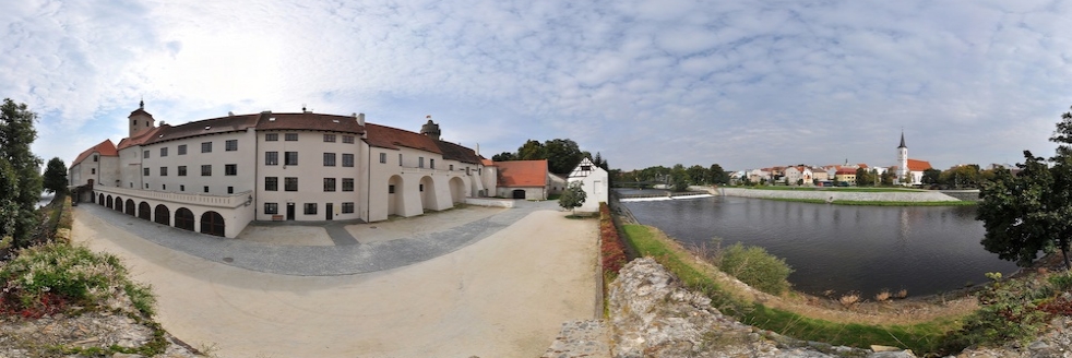 Třetí nádvoří