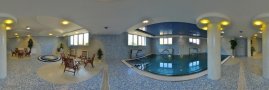 Wellness centrum s nerezovým bazénem a vířivkou