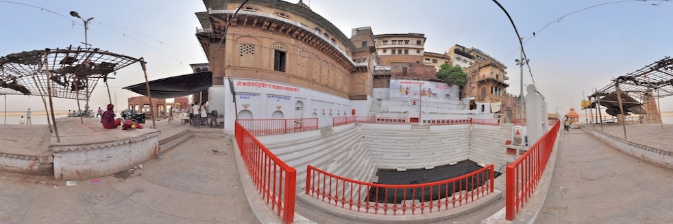 Manikarnika Kund